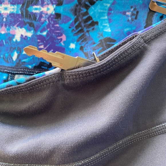 Reversible Cropped Zella Leggings Bundle - Picture 4 of 7